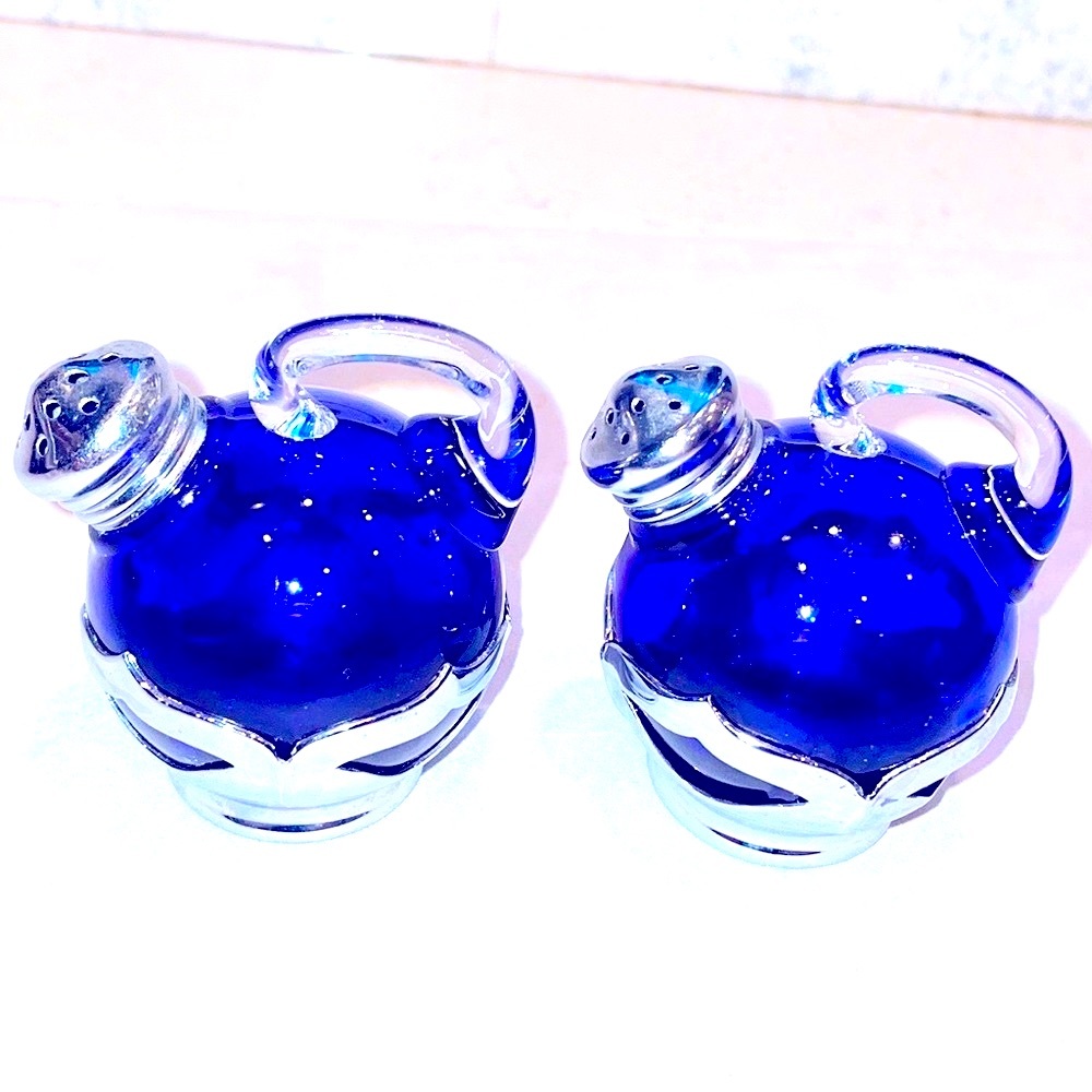 Cambridge Cobalt Blue Glass Tilt Salt & Pepper Shakers with Farberware Holder